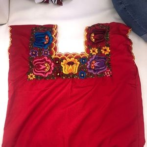 Traditional Mexican Embroidered blouse/ Blusa tradicional Mexicana bordada